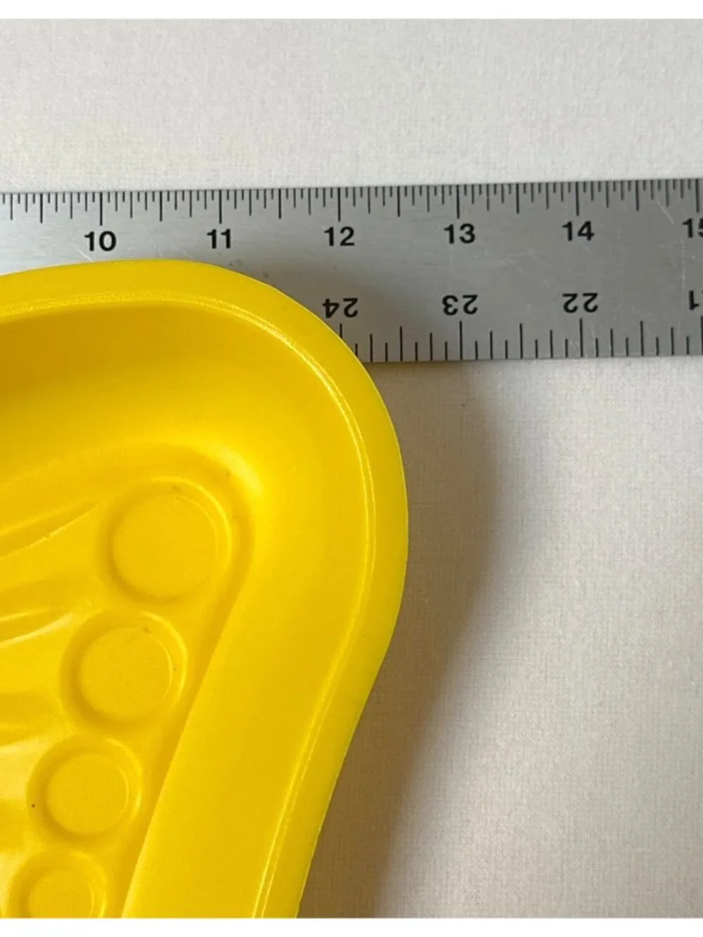 Hamilton Beach Yellow Silicone Butterfly Cake Pan, Model 87752, Y2K